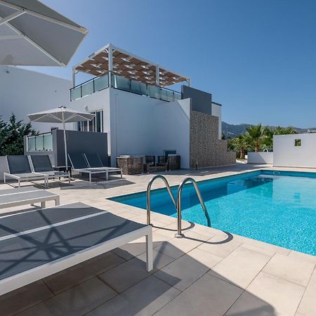 Asteria Pearl Villa 2 With Rooftop Jacuzzi Tigkaki  Bagian luar foto