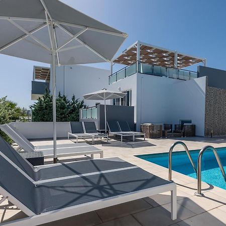 Asteria Pearl Villa 2 With Rooftop Jacuzzi Tigkaki  Bagian luar foto