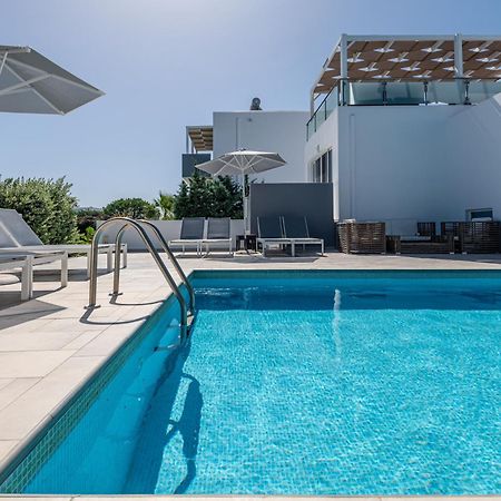 Asteria Pearl Villa 2 With Rooftop Jacuzzi Tigkaki  Bagian luar foto