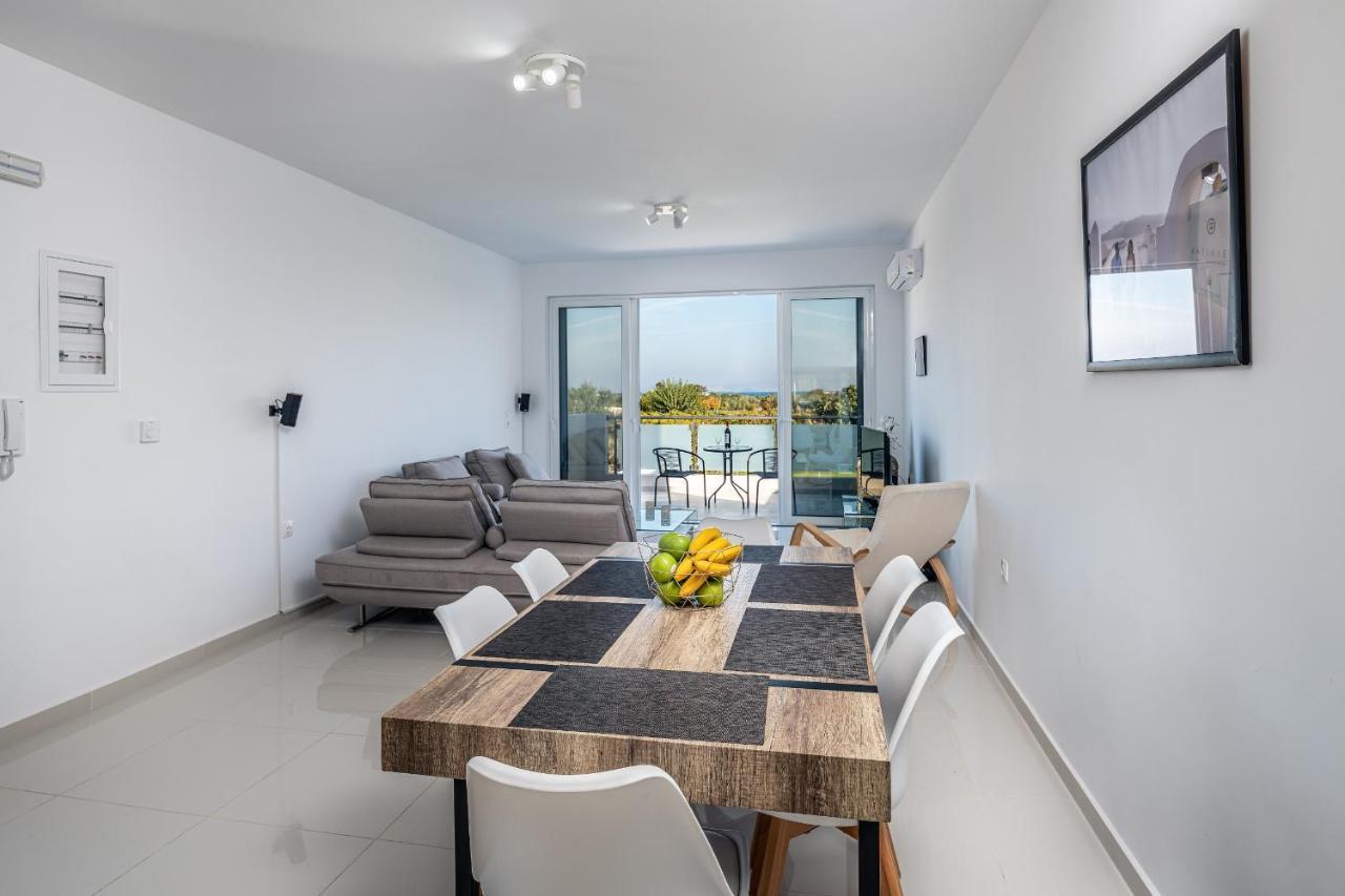 Asteria Pearl Villa 2 With Rooftop Jacuzzi Tigkaki  Bagian luar foto
