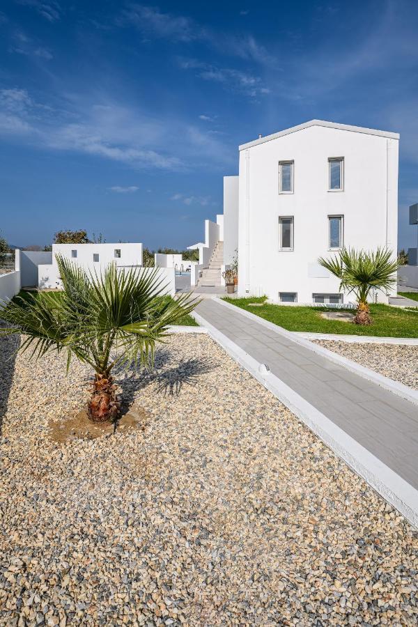 Asteria Pearl Villa 2 With Rooftop Jacuzzi Tigkaki  Bagian luar foto