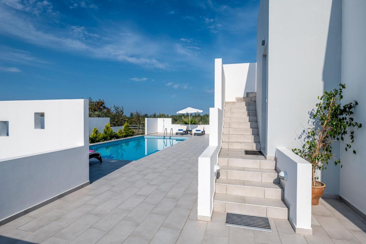 Asteria Pearl Villa 2 With Rooftop Jacuzzi Tigkaki  Bagian luar foto