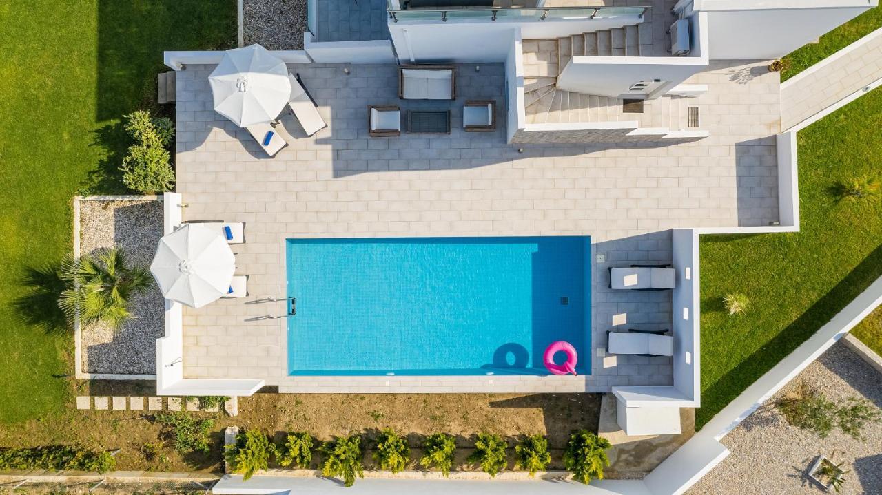 Asteria Pearl Villa 2 With Rooftop Jacuzzi Tigkaki  Bagian luar foto