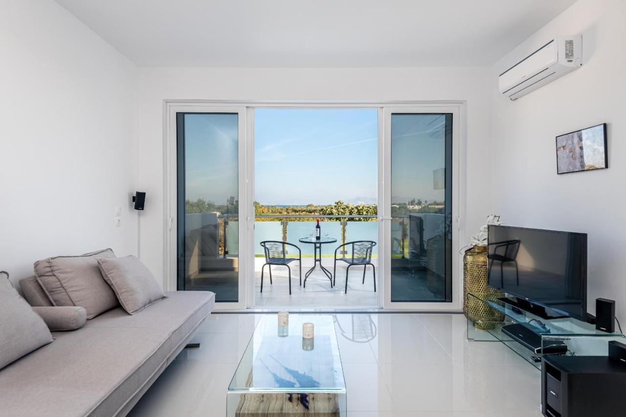 Asteria Pearl Villa 2 With Rooftop Jacuzzi Tigkaki  Bagian luar foto