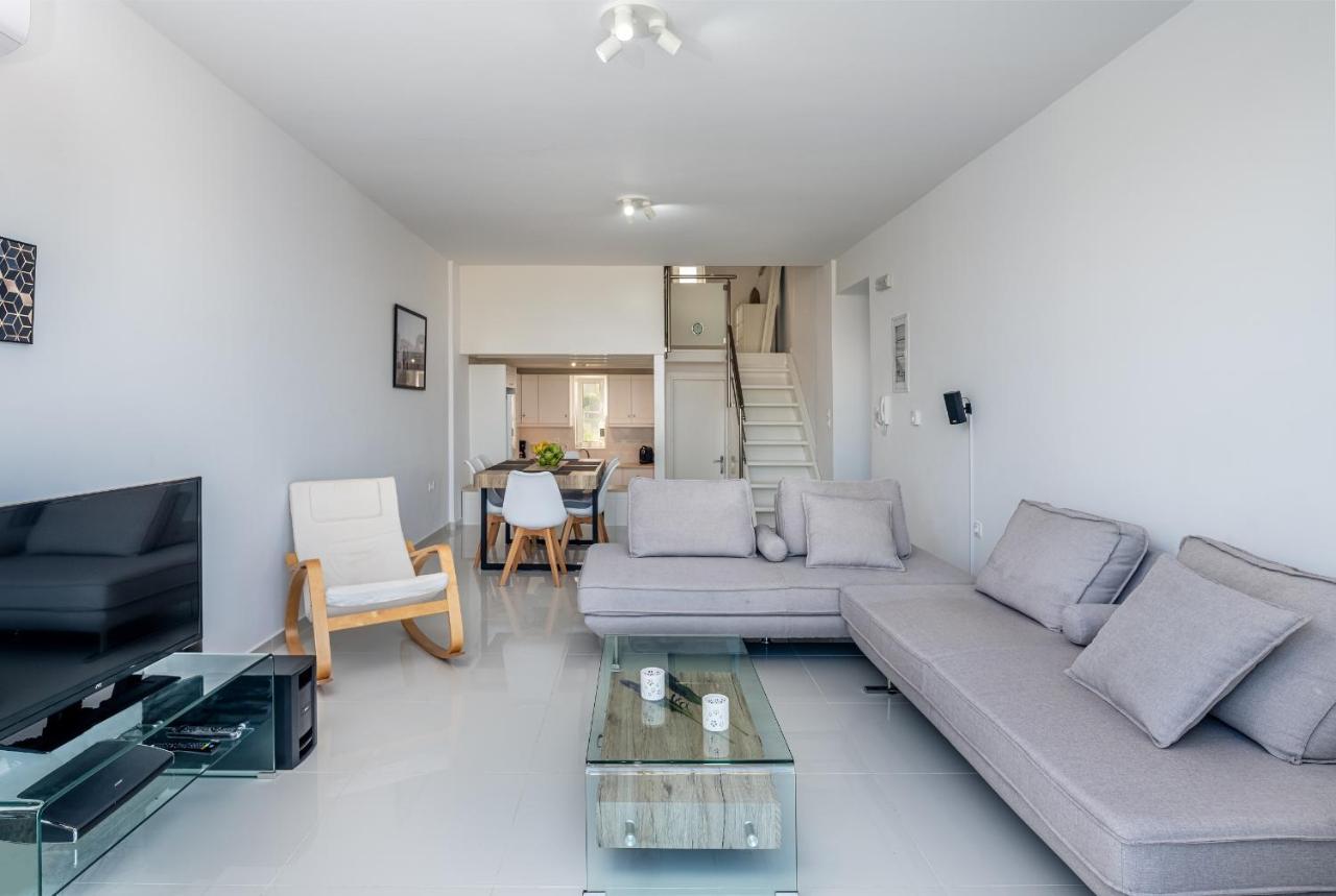 Asteria Pearl Villa 2 With Rooftop Jacuzzi Tigkaki  Bagian luar foto