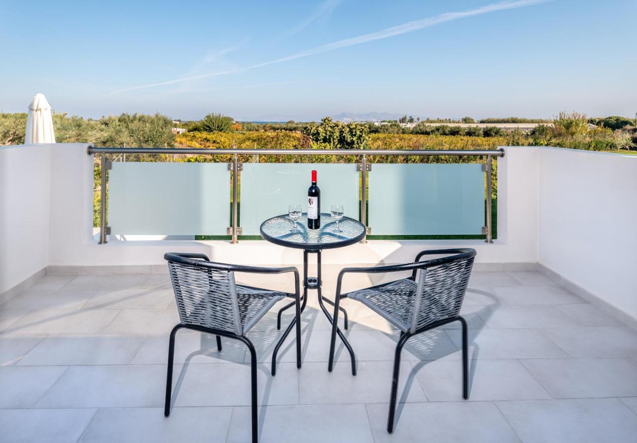 Asteria Pearl Villa 2 With Rooftop Jacuzzi Tigkaki  Bagian luar foto