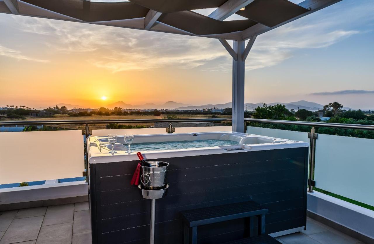 Asteria Pearl Villa 2 With Rooftop Jacuzzi Tigkaki  Bagian luar foto