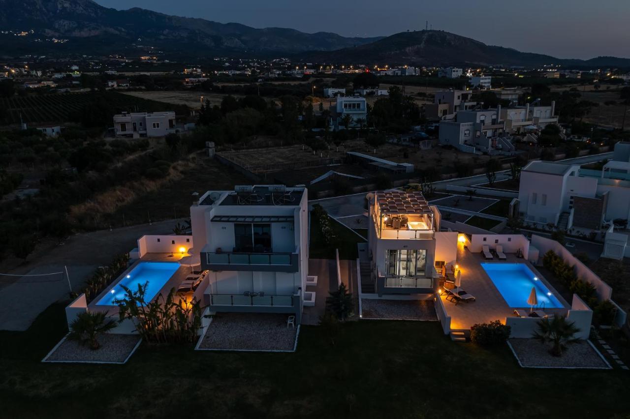 Asteria Pearl Villa 2 With Rooftop Jacuzzi Tigkaki  Bagian luar foto