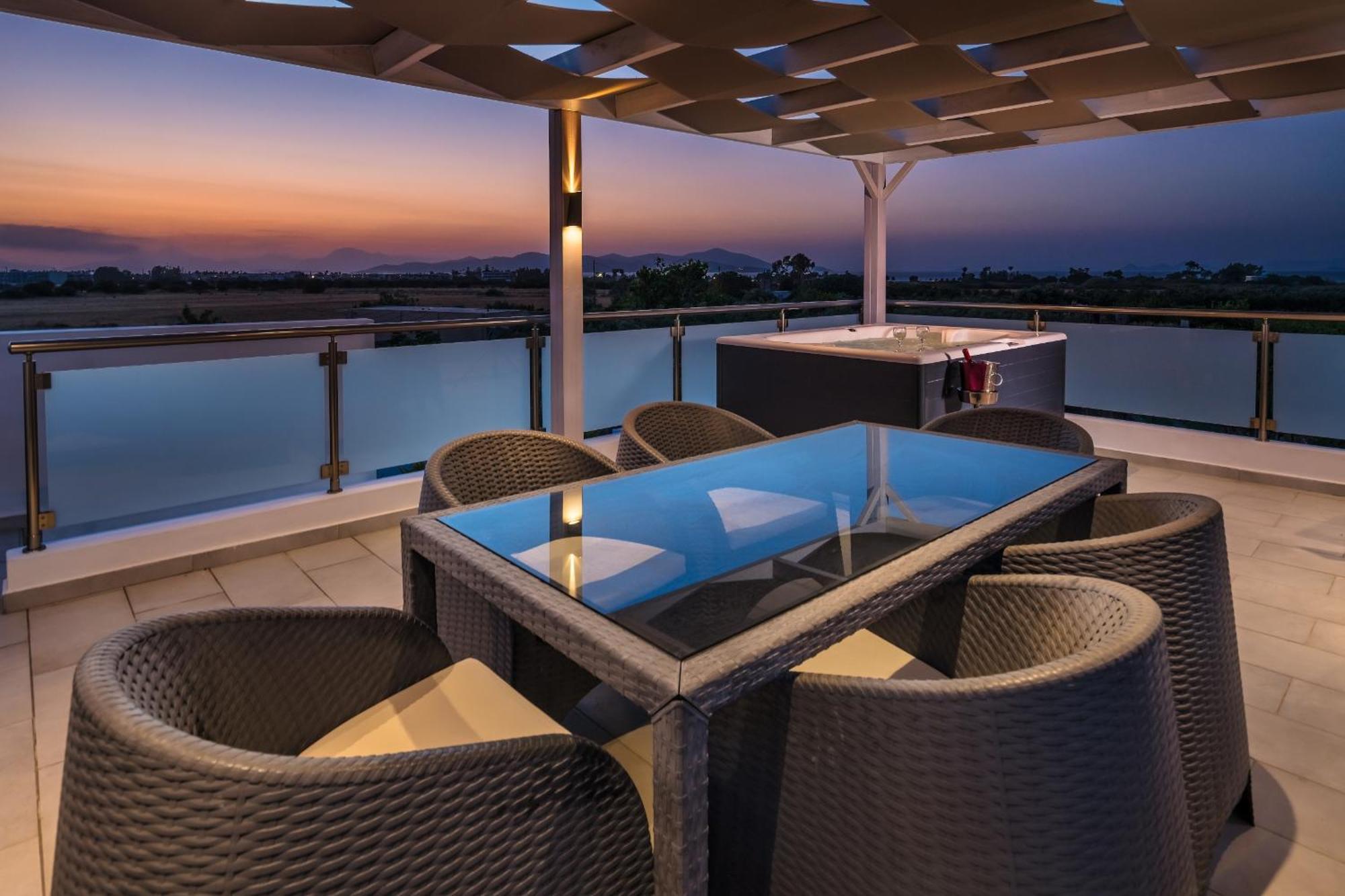 Asteria Pearl Villa 2 With Rooftop Jacuzzi Tigkaki  Bagian luar foto