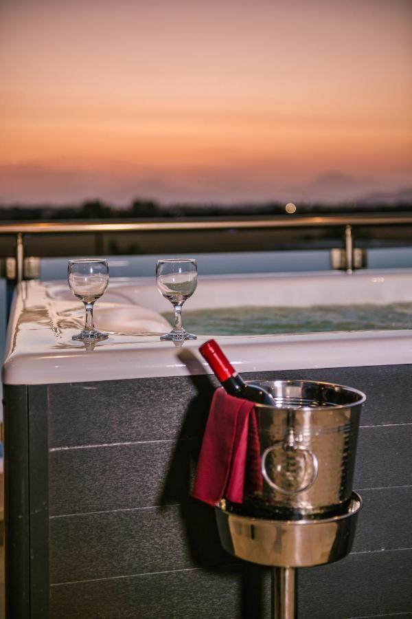 Asteria Pearl Villa 2 With Rooftop Jacuzzi Tigkaki  Bagian luar foto