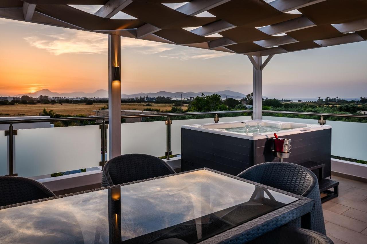 Asteria Pearl Villa 2 With Rooftop Jacuzzi Tigkaki  Bagian luar foto