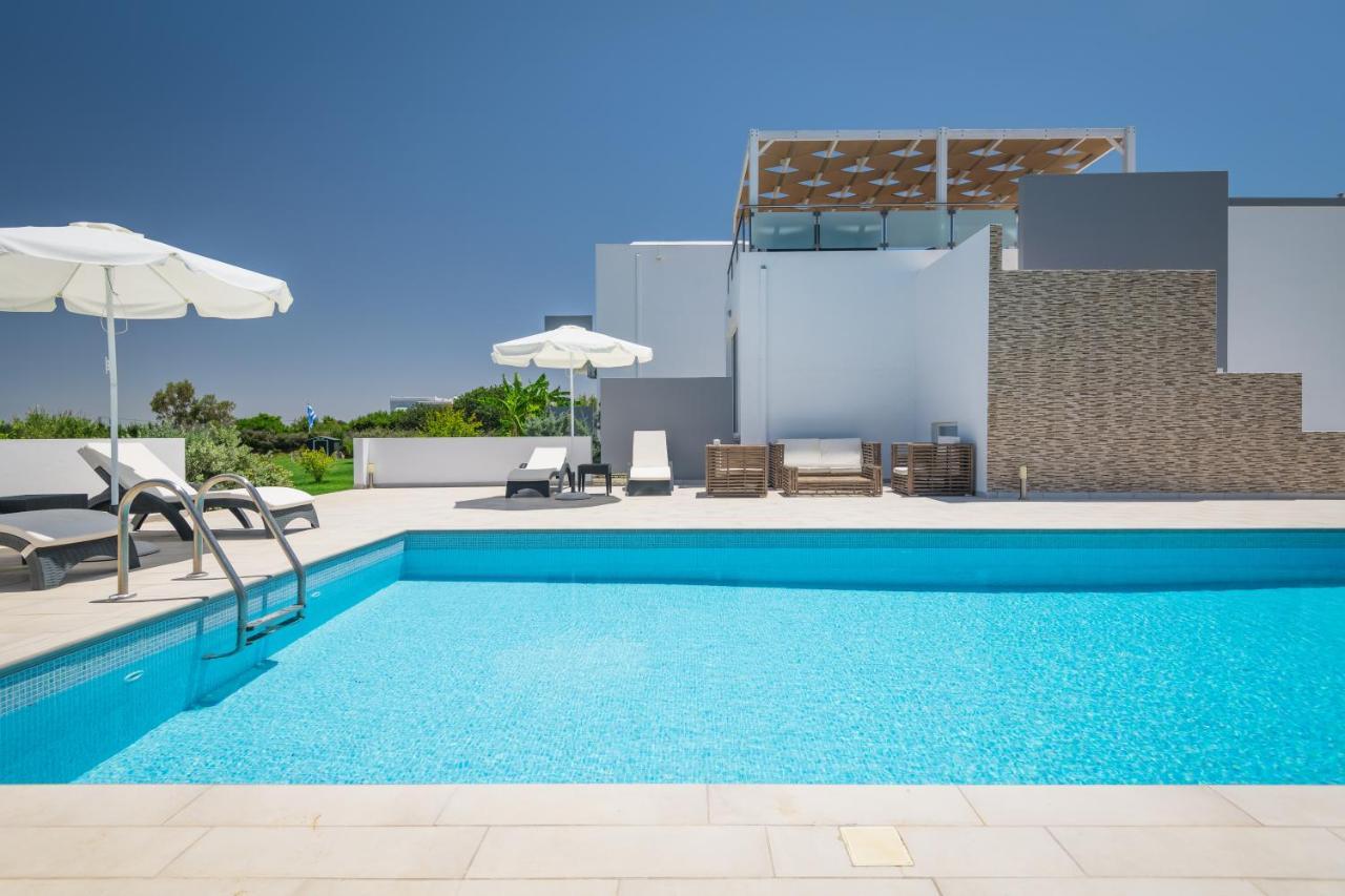 Asteria Pearl Villa 2 With Rooftop Jacuzzi Tigkaki  Bagian luar foto