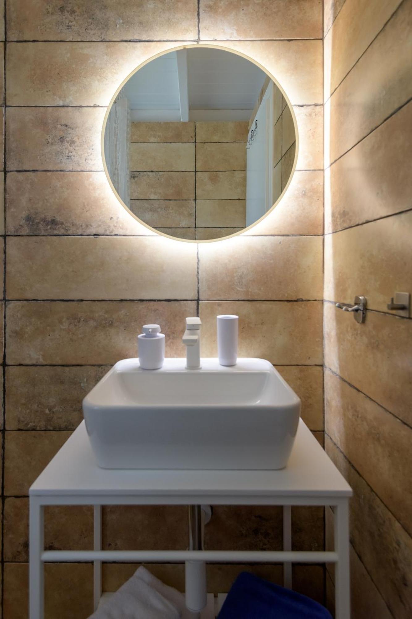 Asteria Pearl Villa 2 With Rooftop Jacuzzi Tigkaki  Bagian luar foto
