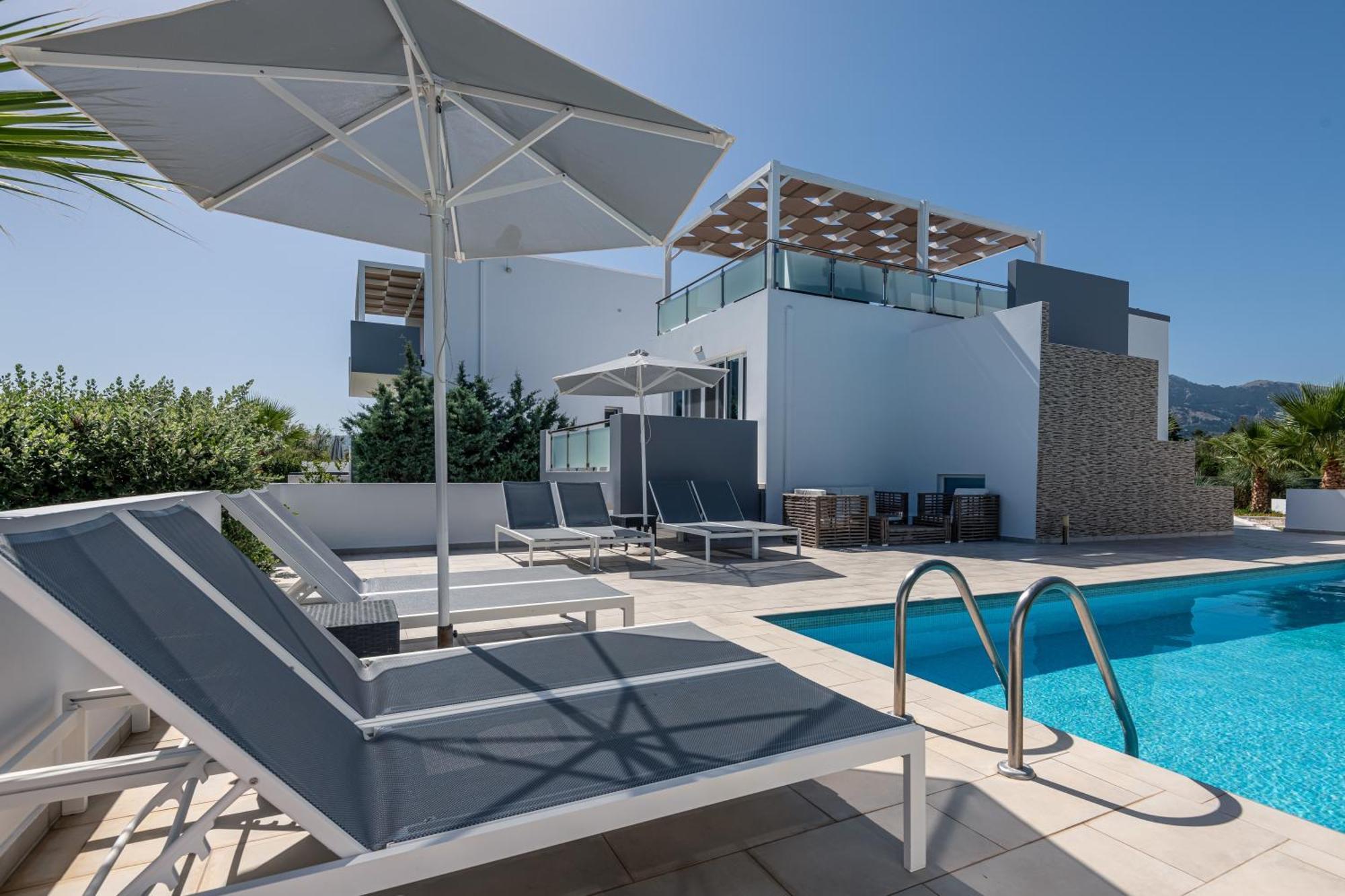 Asteria Pearl Villa 2 With Rooftop Jacuzzi Tigkaki  Bagian luar foto