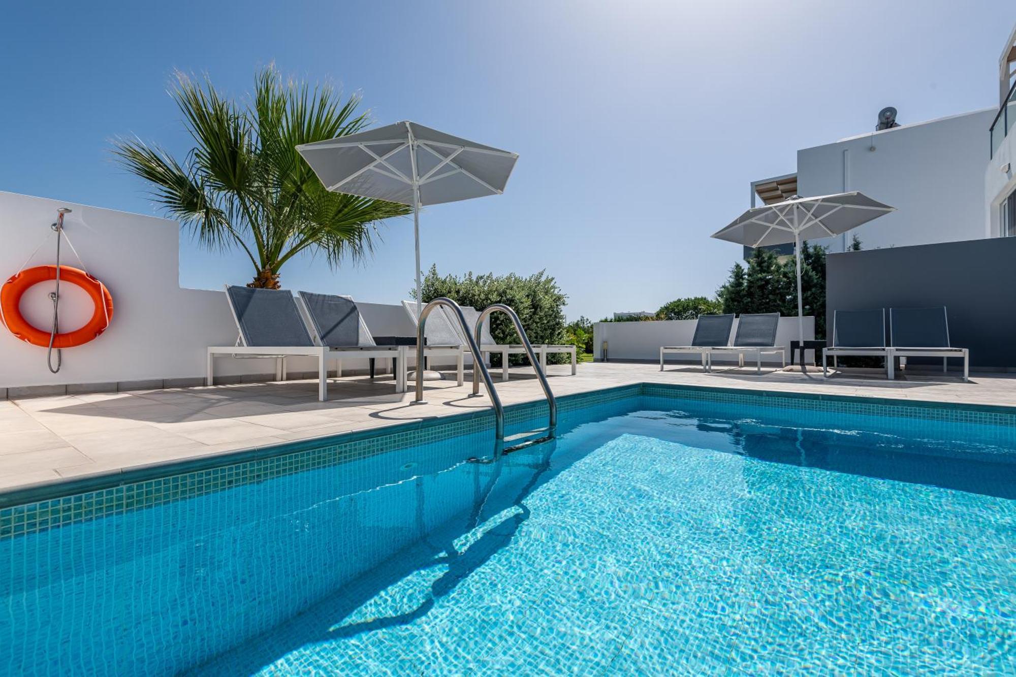 Asteria Pearl Villa 2 With Rooftop Jacuzzi Tigkaki  Bagian luar foto