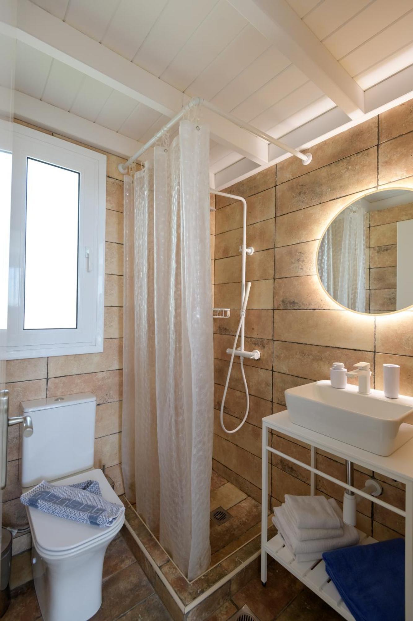 Asteria Pearl Villa 2 With Rooftop Jacuzzi Tigkaki  Bagian luar foto