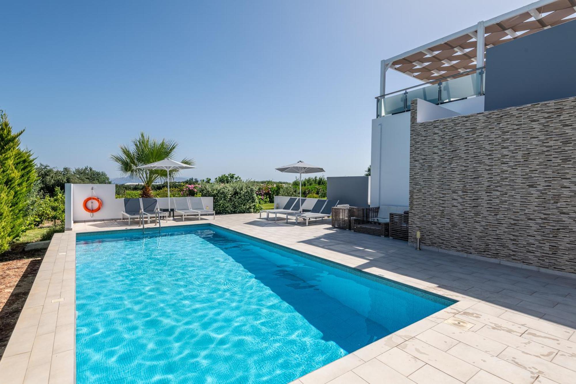 Asteria Pearl Villa 2 With Rooftop Jacuzzi Tigkaki  Bagian luar foto